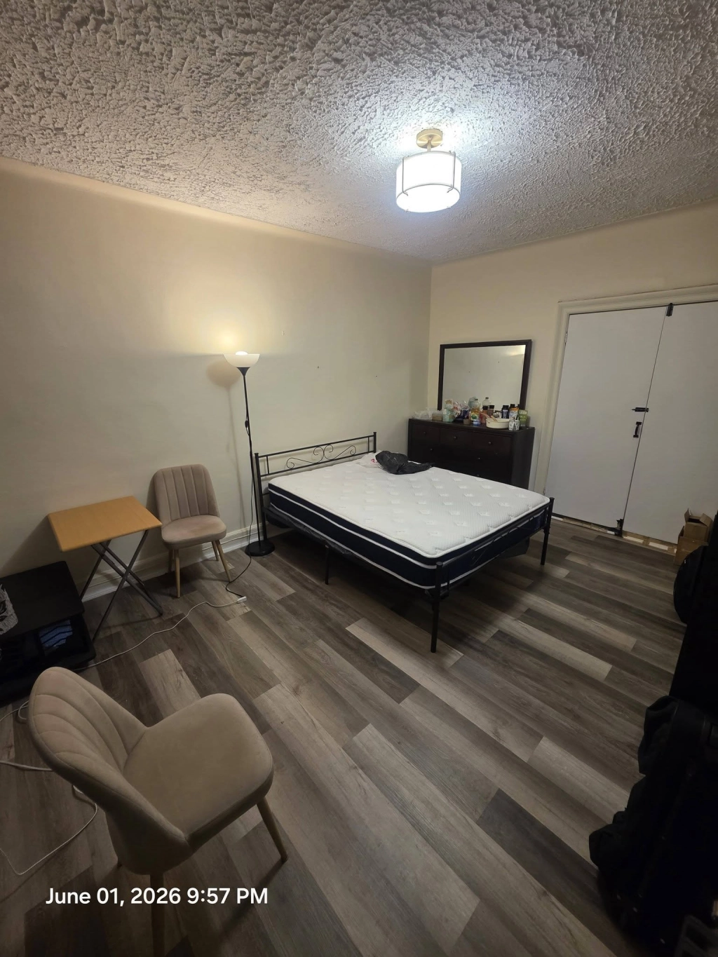 Room-ZY6T6T